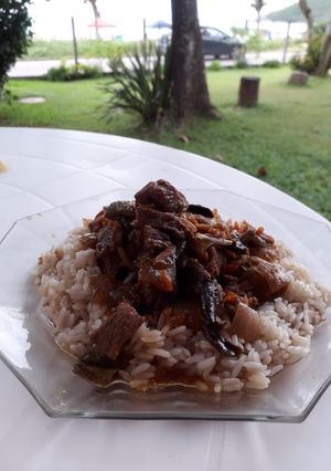 Una foto de Chop Suey de lomo y verduras con arroz