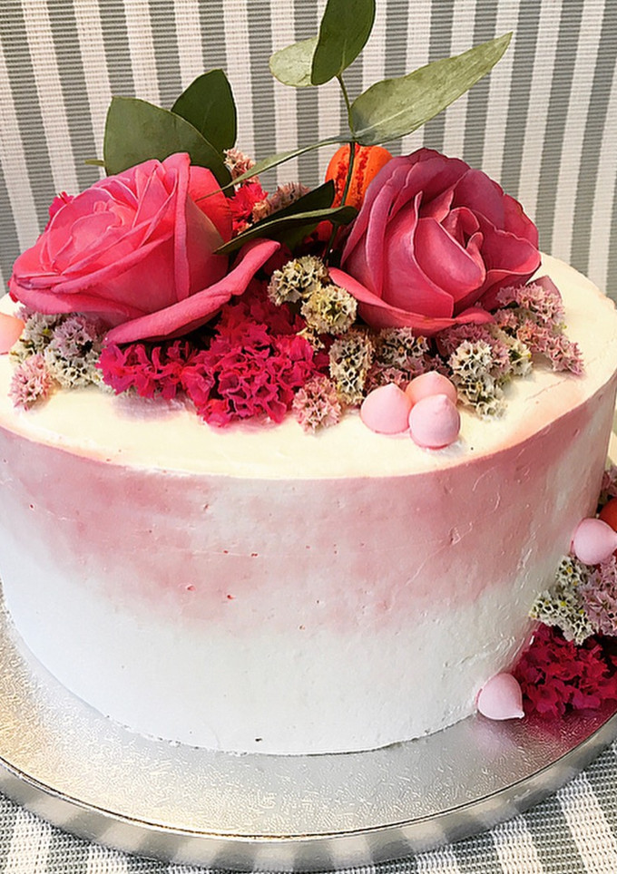 Una foto de Tarta de fresas🍓🍓