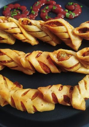 A picture of Striped Samose (Samose with Potato and peanuts filling).