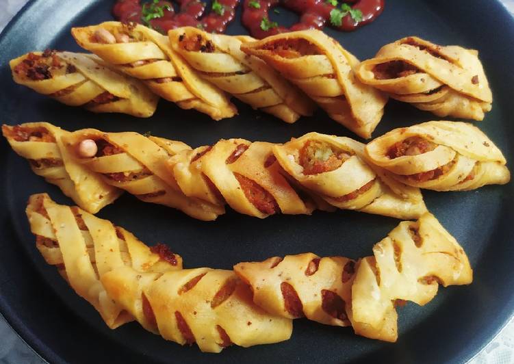 How to Make Favorite Striped Samose (Samose with Potato and peanuts filling)