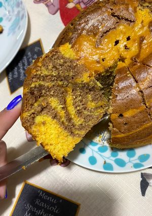 Una foto de Queque o bizcocho mármol de naranja, zanahoria y chocolate muy esponjoso 🍊🥕🍫