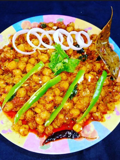 પંજાબી છોલે(Punjabi chhole recipe in Gujarati) રેસીપી મુખ્ય ફોટો