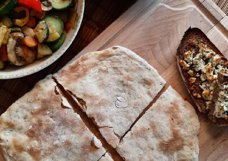 Focaccia mit Grillgemรผse und Fetakrรผmeln ๐๐ฅ๐ฅ๐ฅ๐ง