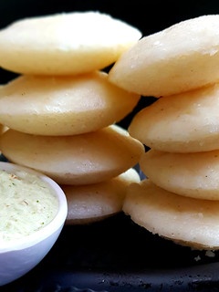 इडली (Idli recipe in Hindi) रेसिपी मुख्य फोटो