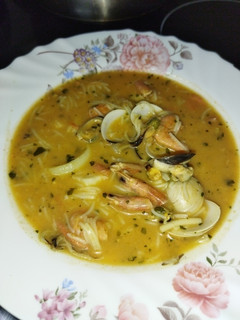 Una foto de Sopa de marisco con crema de bogavante