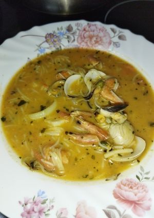 Una foto de Sopa de marisco con crema de bogavante