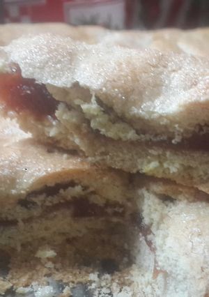 Una foto de Pastafrola con membrillo escondido (sin manteca)