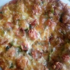 A picture of Chicken peri peri pizza with chillies.