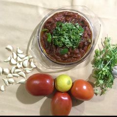 A picture of Tomato ki khatti mitthi chutney.