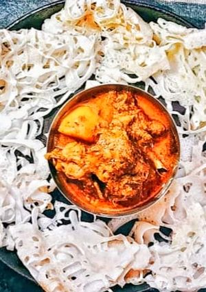 চাল গুঁড়োর ছিটা রুটি এবং দেশী মোরগের লাল ঝাল-ঝোল(chita roti o moroger jhol recipe in Bengali) রেসিপির প্রধান ছবি