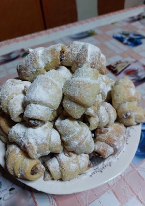 O poză a rețetei Cornulețe de post cu nucă și gem.