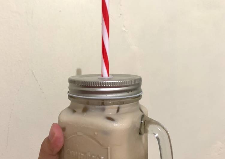 Bagaimana Membuat Es kopi susu gula aren, Enak Banget