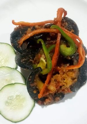 A picture of Peppered snail.