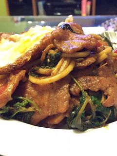 รูปของ สปาเก็ตตี้กระเพราหมูนุ่มไข่ดาว