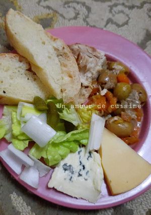 Une photo de Poulet aux olives et carottes 🍴