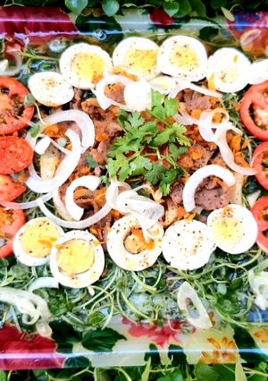 Hình của món Rau càng cua trộn bò trứng.