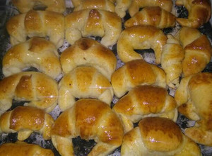 Una foto de Medialunas de manteca! ricas y fácil!