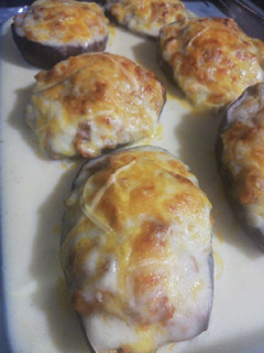 Una foto de Berenjenas rellenas de atún con bechamel y 4 quesos
