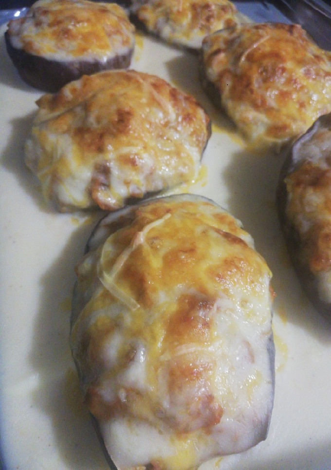 Una foto de Berenjenas rellenas de atún con bechamel y 4 quesos