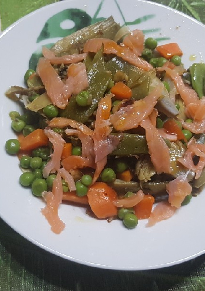 Una foto de Menestra con salmón ahumado