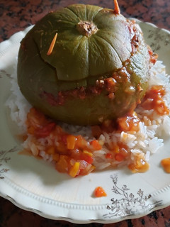 Una foto de Zapallitos rellenos en salsa
