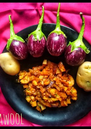 वांगे, बटाटा, कोलंबी तवा भाजी (vanga batata kolambi tawa bhaji recipe in marathi) रेसिपी चे मुख्य फोटो