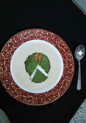 A picture of Baked spinach with walnut sauce.