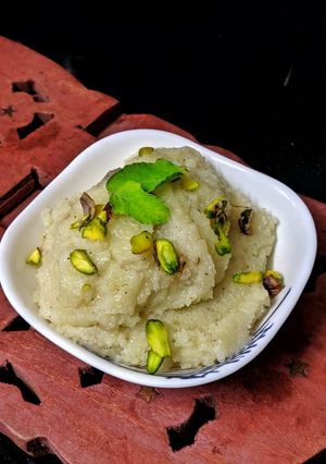 શીરો (siro recipe in Gujarati) રેસીપી મુખ્ય ફોટો