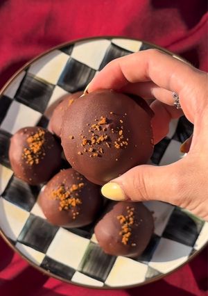 A picture of Biscoff Truffles.