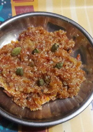 गाजर का हलवा (Gajar ka halwa recipe in hindi) रेसिपी मुख्य फोटो