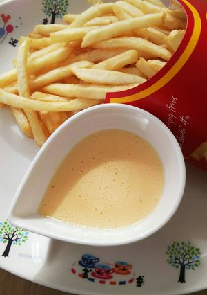 A picture of Easy and Gooey Cheese Sauce.