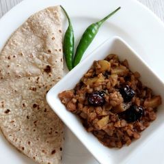 A picture of Bengal Gram with Pigeon Peas.
