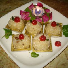 A picture of Aloo ke laddoo.