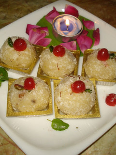 A picture of Aloo ke laddoo.