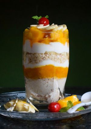 A picture of Mango banana overnight oats.