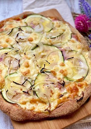 Una foto de Pizza con masa integral by @latoneira