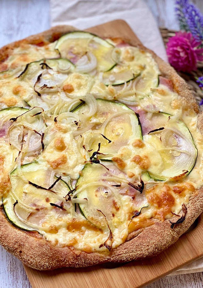 Una foto de Pizza con masa integral by @latoneira
