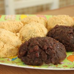 A picture of Ohagi Rice Cakes .