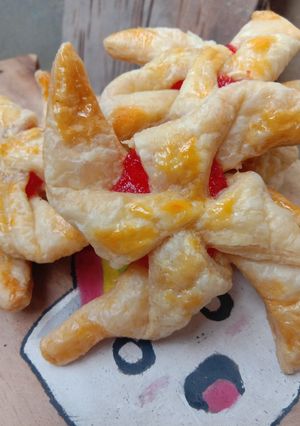 Foto resep Puff pastry strawberry pinwheel simpel