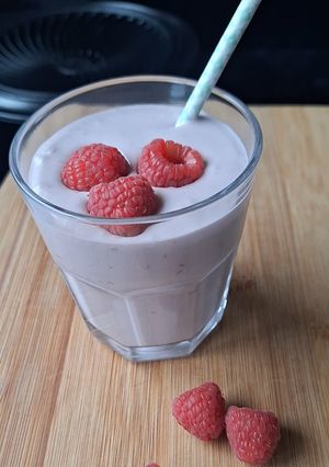 Une photo de Smoothie bananes, framboises