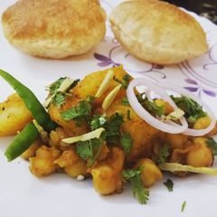 A picture of Aloo chole.