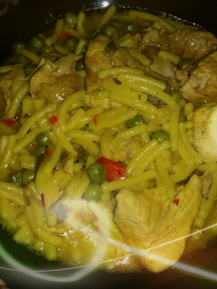 Una foto de Fideos con pollo al curry by ya'acov