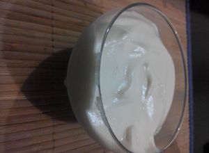 Una foto de Mousse de limón facil y sabroso