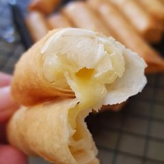 A picture of Cheese Spring Rolls.