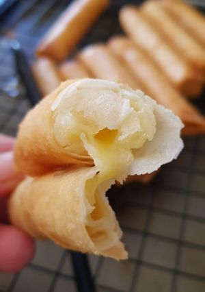 A picture of Cheese Spring Rolls.