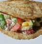 Langkah Gampang Membuat Resep Salad Roti Pitta Untuk Menu Makan Pagi yang Uenak Anti Ribet, Menggugah Selera