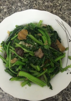 Hình của món CẢI NGỒNG XÀO LÒNG GÀ.