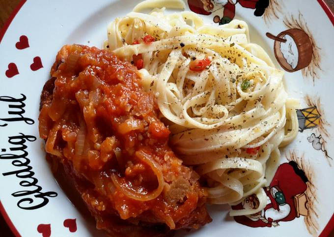 Resep FETTUCINE AGLIO OLIO WITH CHICKEN BREAST TOMATO SAUCE yang Sempurna