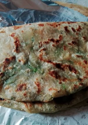 A picture of Aloo paratha.