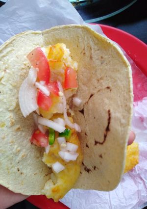 Una foto de Tortitas de papa con pico de gallo